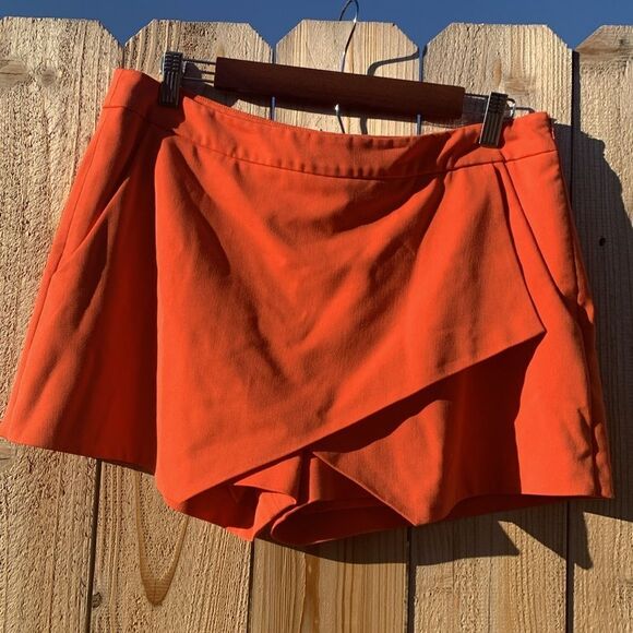 Take 50% OFF- Gianni Bini Orange Fancy Shorts, Size-10 - Picture 1 of 6